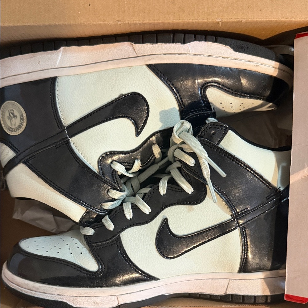 Nike Black and White Athletic Shoes